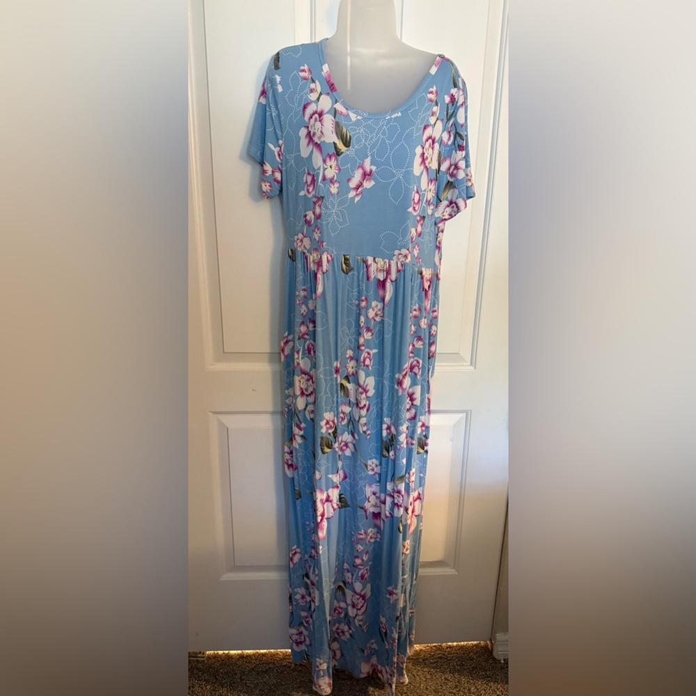 Elegant Floral Maxi Dress in Blue